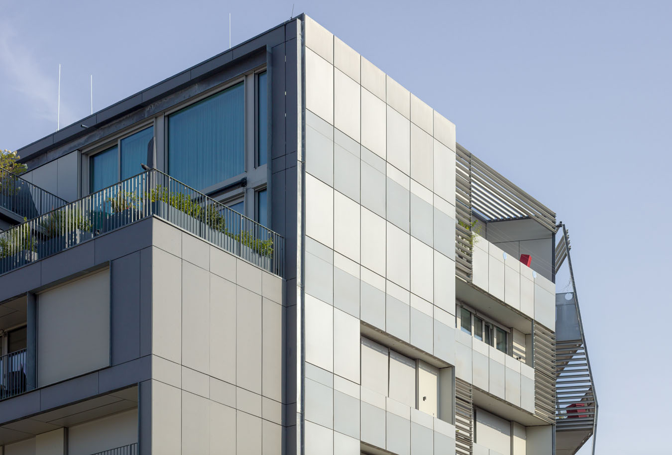 Detail der Fassade vom Metropolenhaus am Jüdischen Museum von bfstudio-architekten