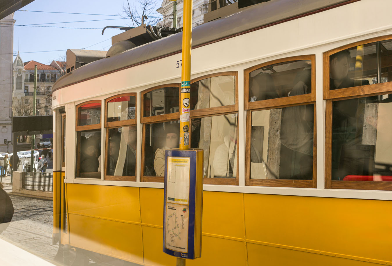 Die Eléctrico 28 ist mehr als ein Fotomotiv: Sie ist ein verbindendes Stück Alltagskultur.