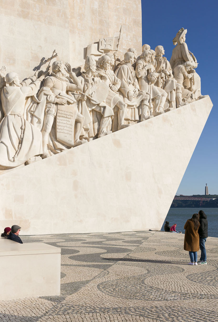 Das Denkmal Padrão dos Descobrimentos in Belém ist ein Symbol einer Vergangenheit, die heute stark vom Tourismus geprägt ist.