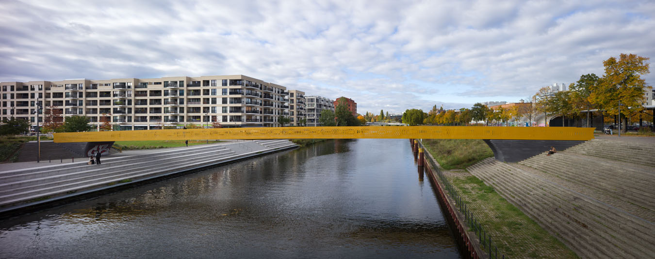 Panoramaaufnahme des Golda-Meir-Stegs in der Europacity Berlin.