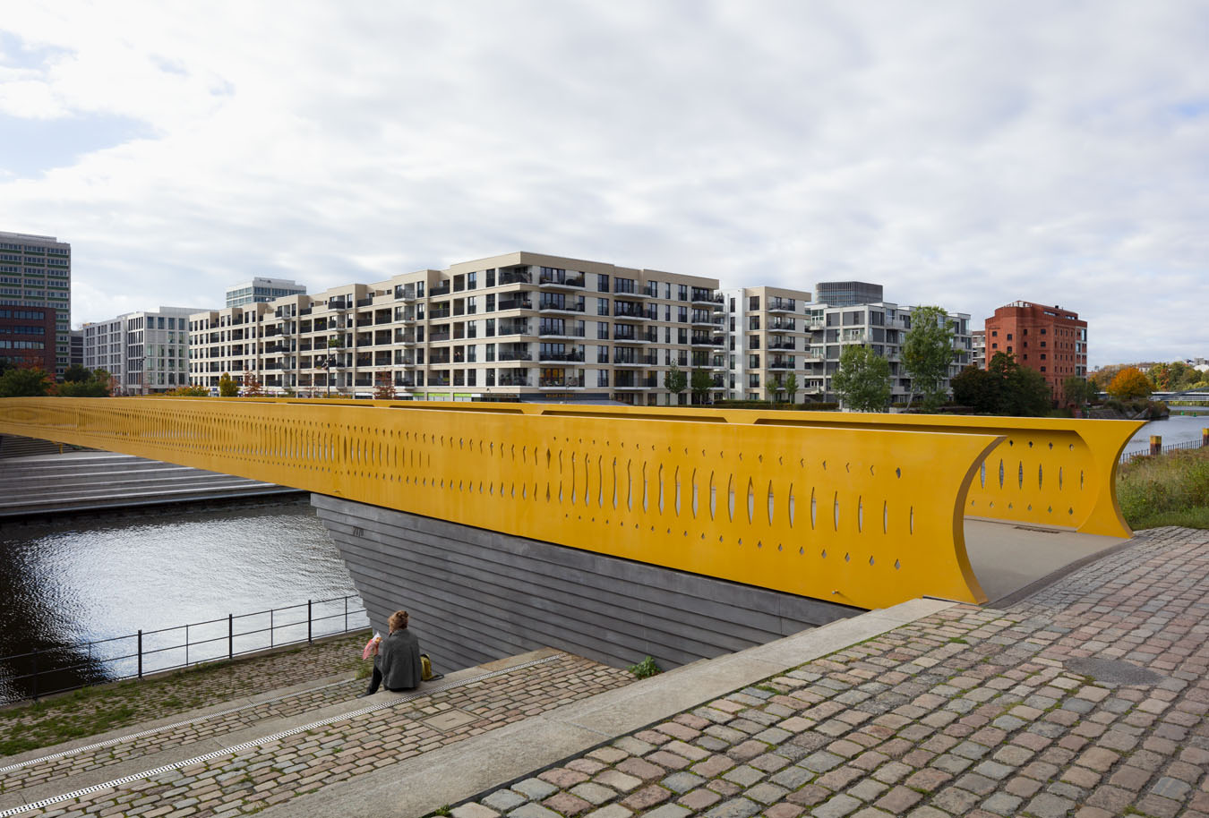 Die neue Brücke in der Europacity – der von ACME entworfene Golda-Meir-Steg.