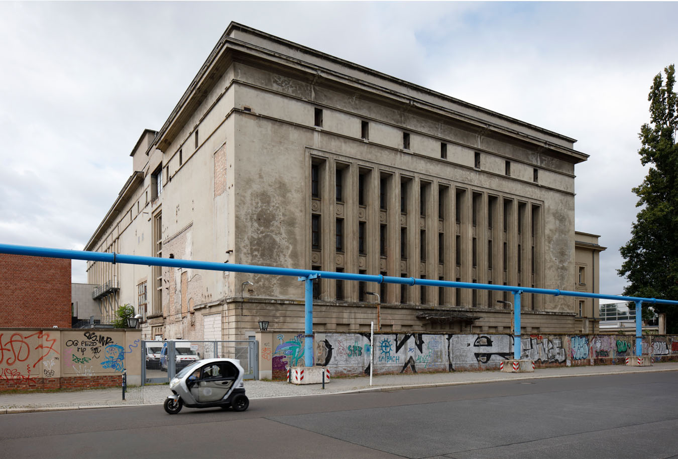 Ehemaliges Heizkraftwerk in Berlin im Stil des sozialistischen Klassizismus, heute Standort des Berghain