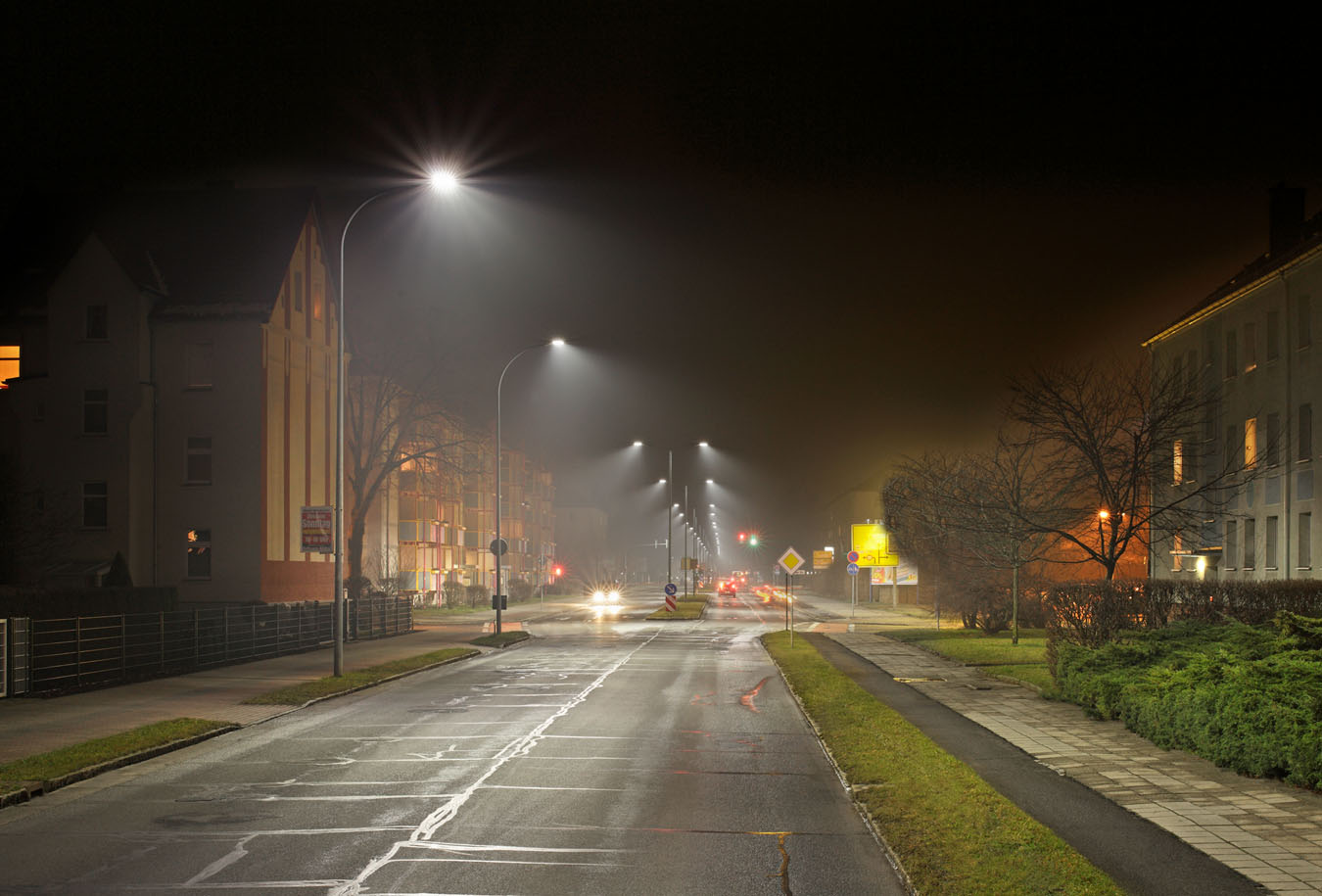 Guben, Stadtraum bei Nacht. Straßenbeleuchtung von Osram GmbH / Siteco.