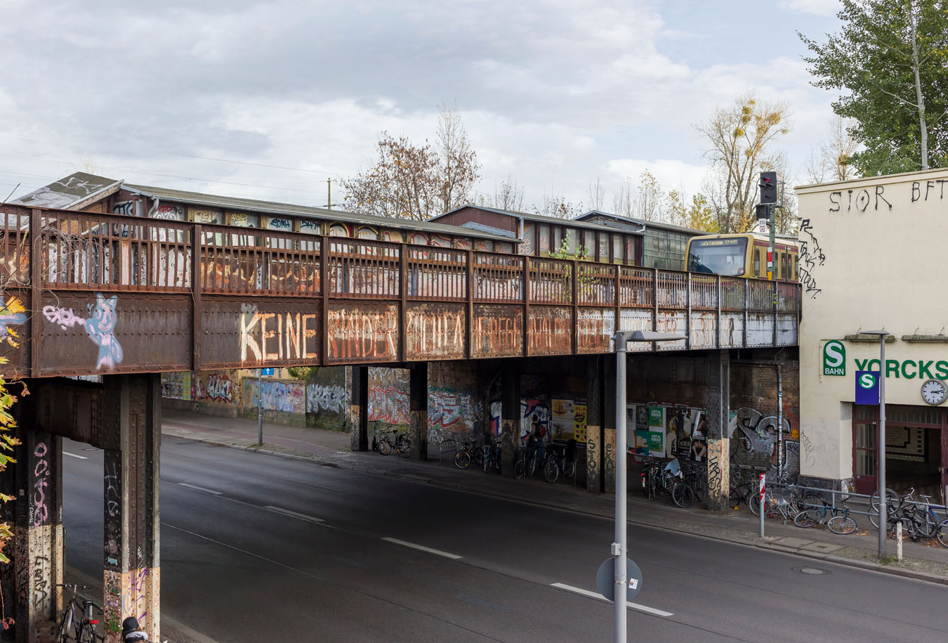 Yorckbrücken, Berlin · Architektur: Franz Schwechten, Heinrich Seidel, Emil Hartwich und Hugo Hartung (Brückenstützen), Atelier Loidl (Parkanlage).