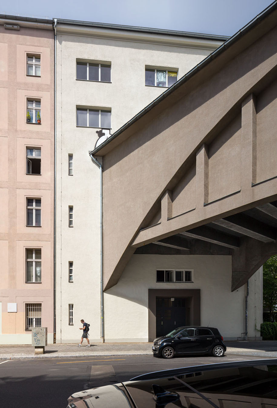 Hausdurchführung der Berliner Hoch- und Untergrundbahn in Berlin.