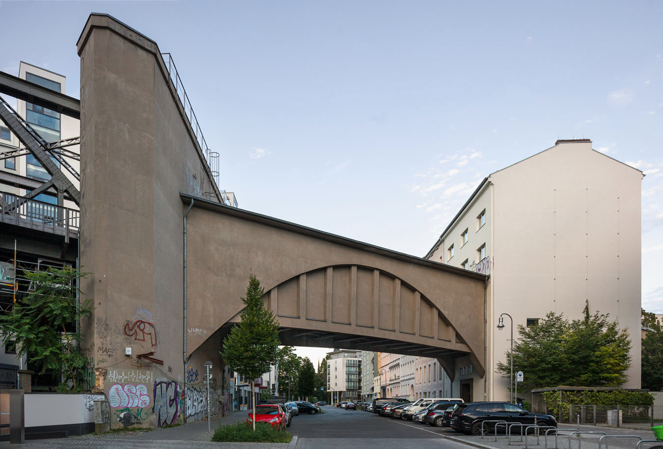 Hausdurchführung der Berliner Hoch- und Untergrundbahn in Berlin.