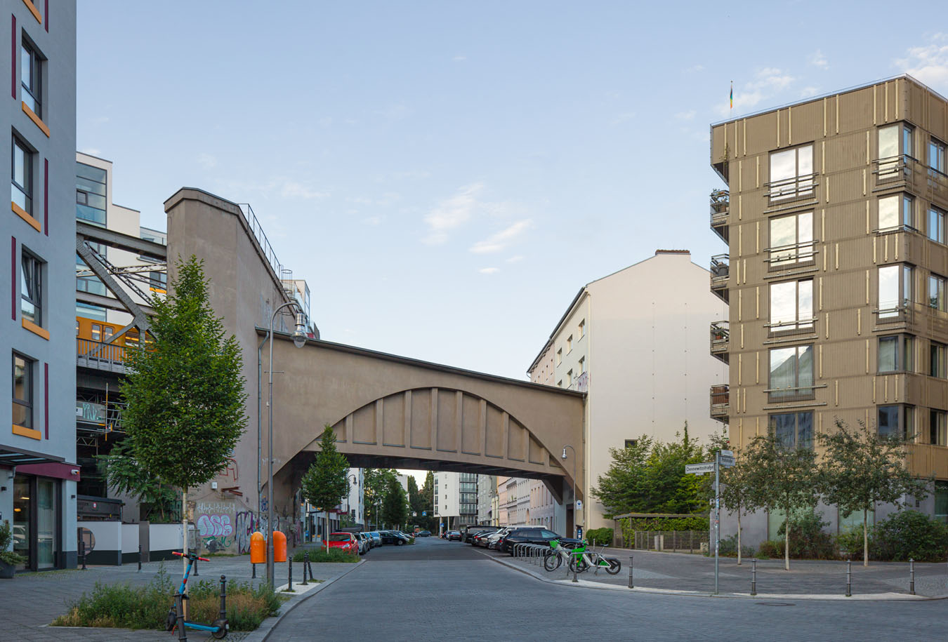 Hausdurchführung der Berliner Hoch- und Untergrundbahn in Berlin.
