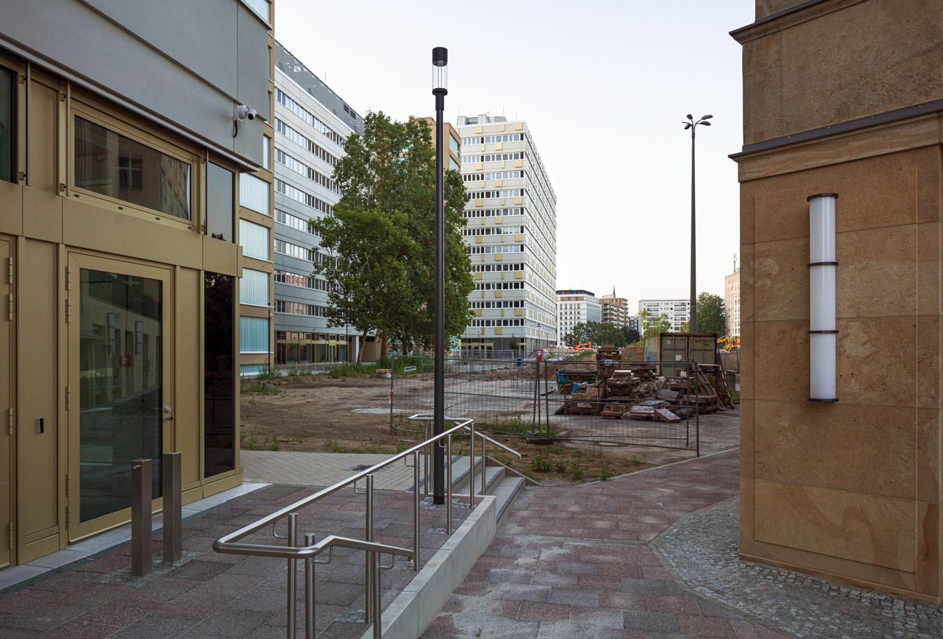 Haus der Statistik in Berlin im städtebaulichen Umfeld des Alexanderplatzes.