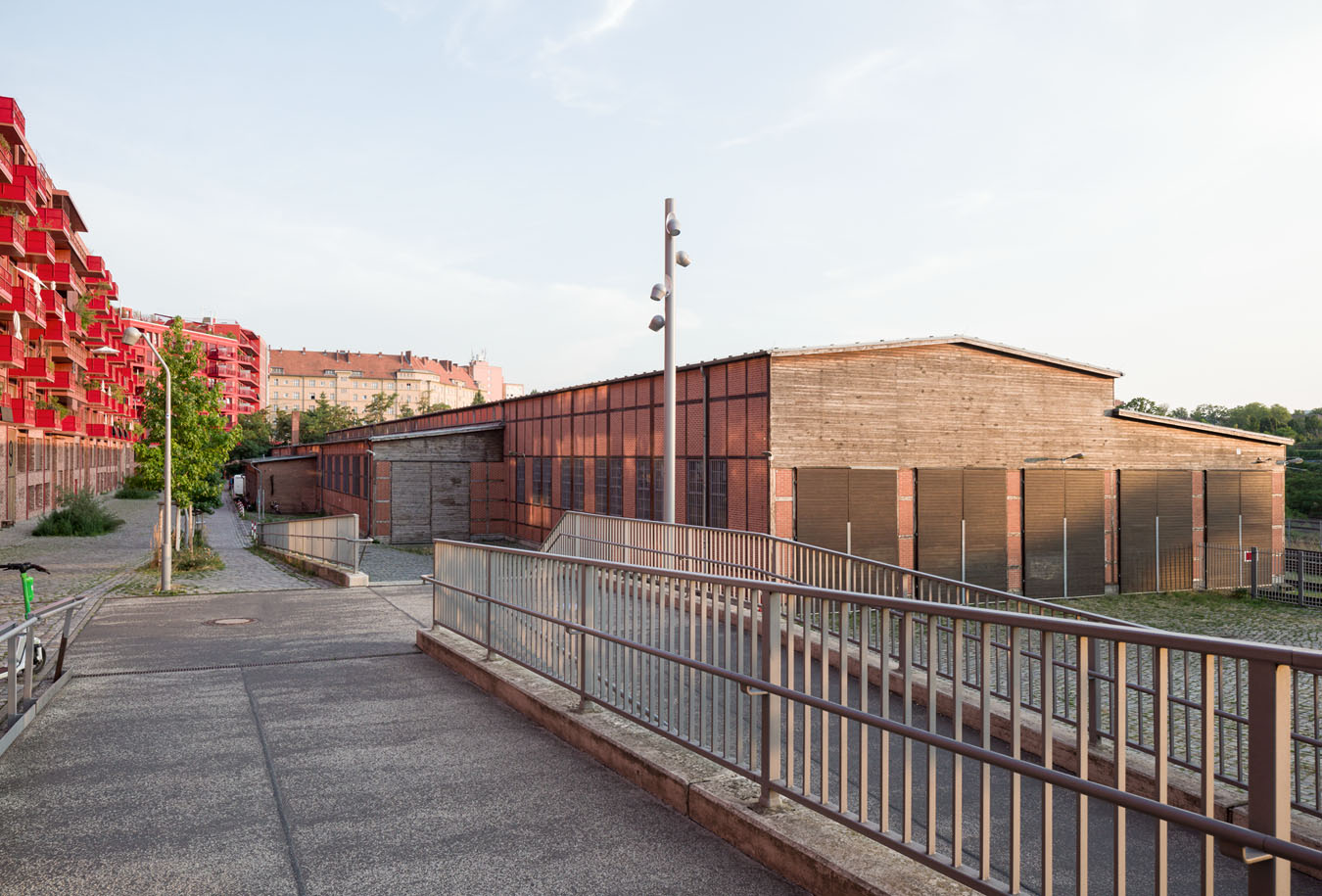 Am Lokdepot, Berlin – Ehemalige Backsteinhalle des historischen Bahngeländes am Gleisdreieck, eingebunden in das neue Stadtquartier in Berlin.